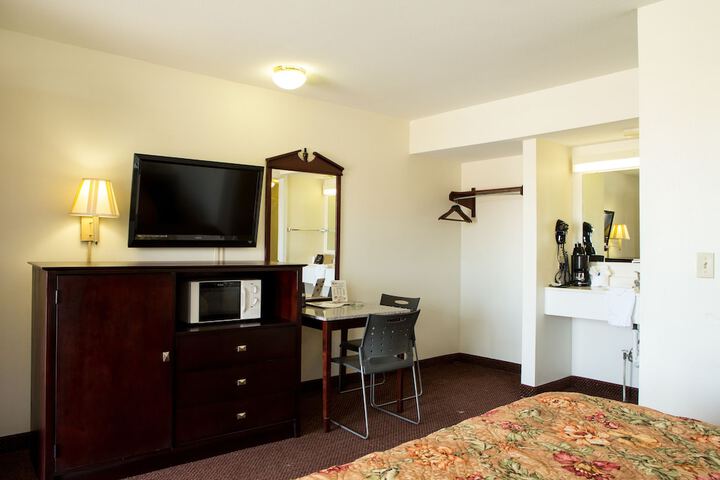 Room 33 of 53