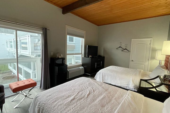 Tides Inn & Suites