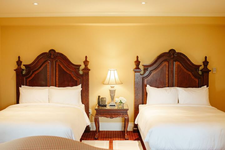 Riverbend Inn and Vineyard