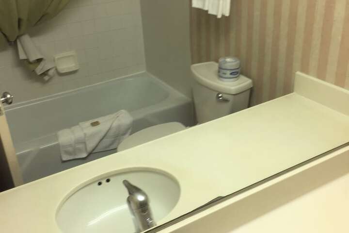 Room 8 of 34