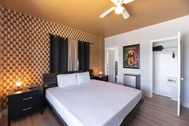 Room 22 of 37