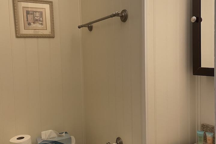 Room 32 of 99