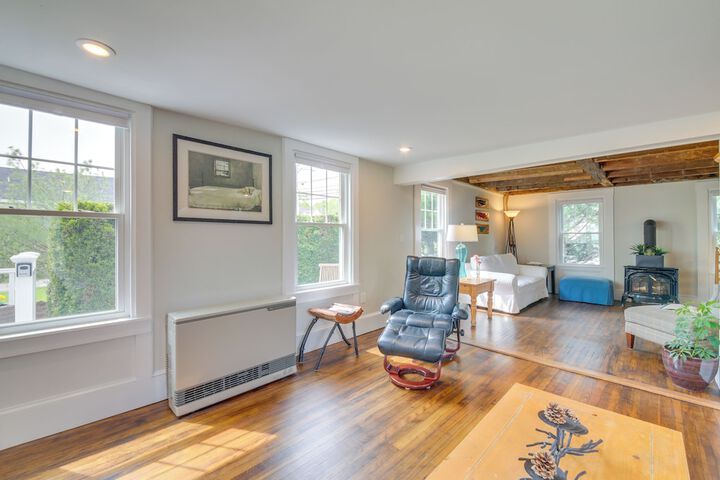 Rockland Home w / Deck 5 Mins to Historic Downtown!