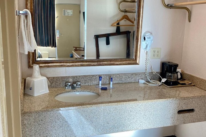 Room 15 of 52