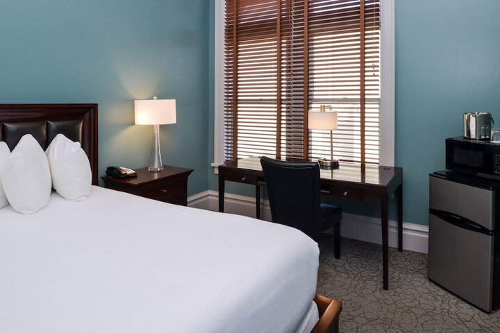 Montvale Hotel