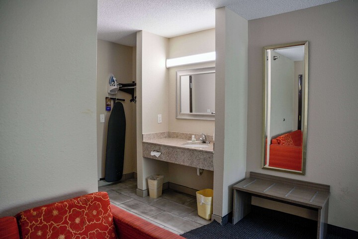 Room 19 of 46