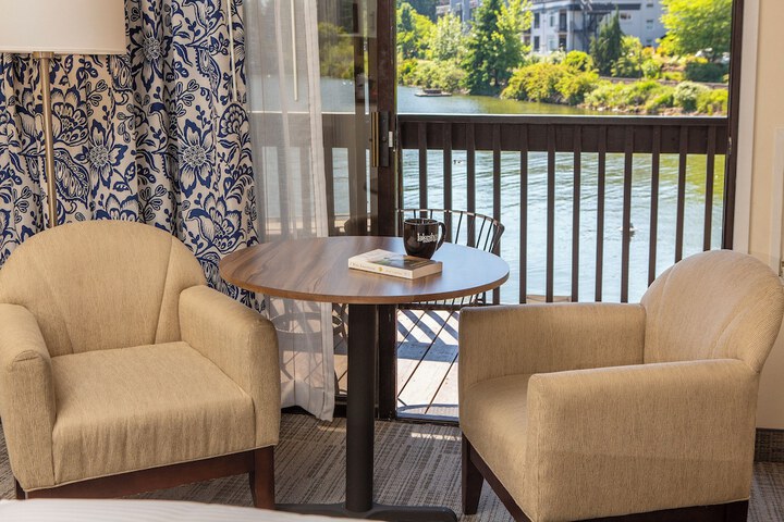 Lakeshore Inn