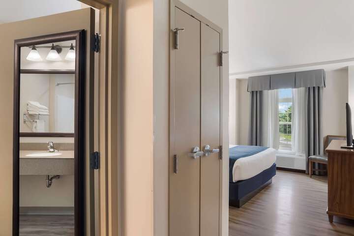 Room 48 of 77