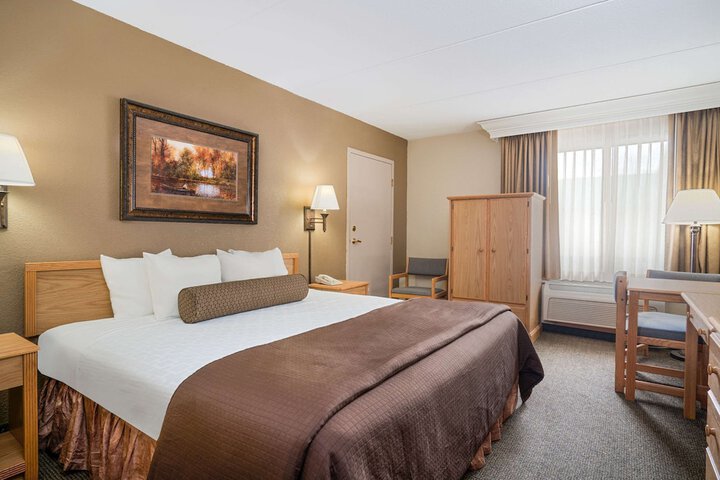 Ramada Hotel & Conference Center by Wyndham Plymouth