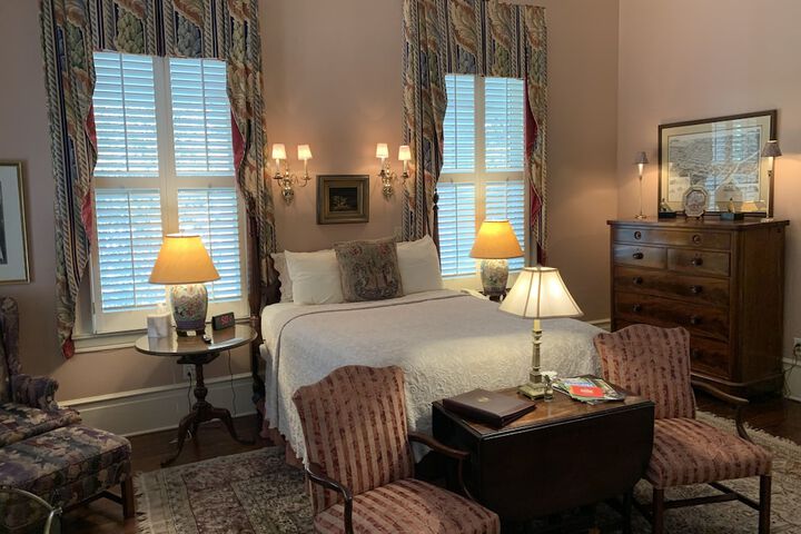 1842 Inn