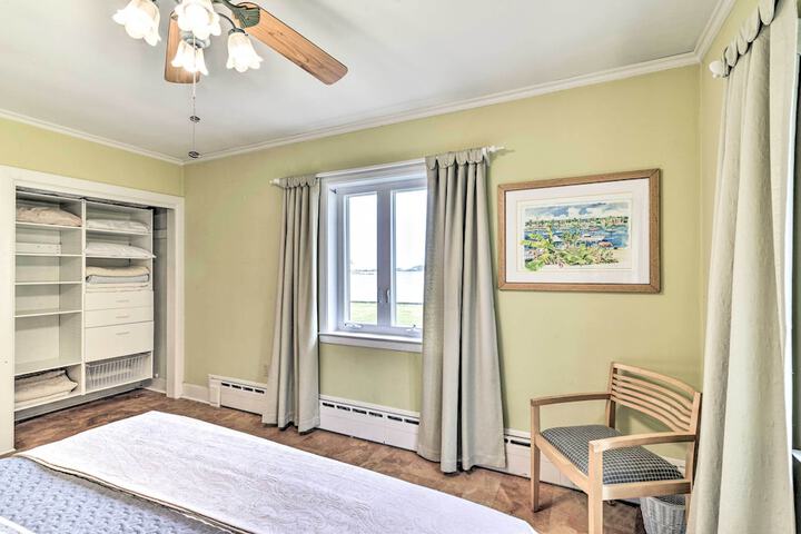 Bayfront Retreat w / Game Room + Outdoor Pool!