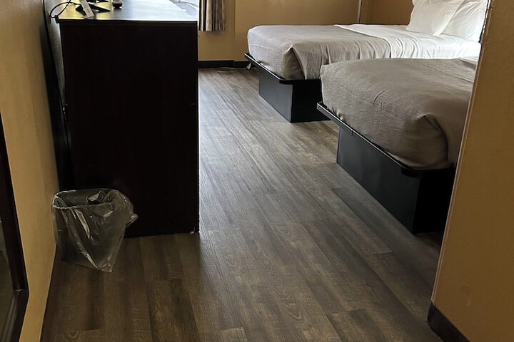 Room 14 of 37