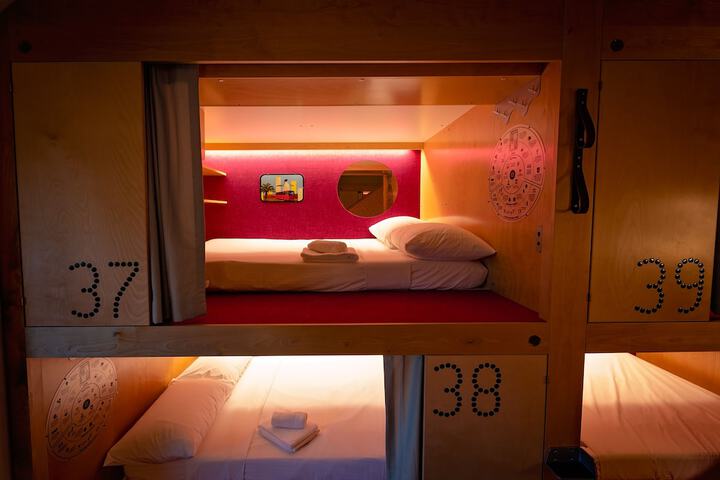 Room 27 of 65