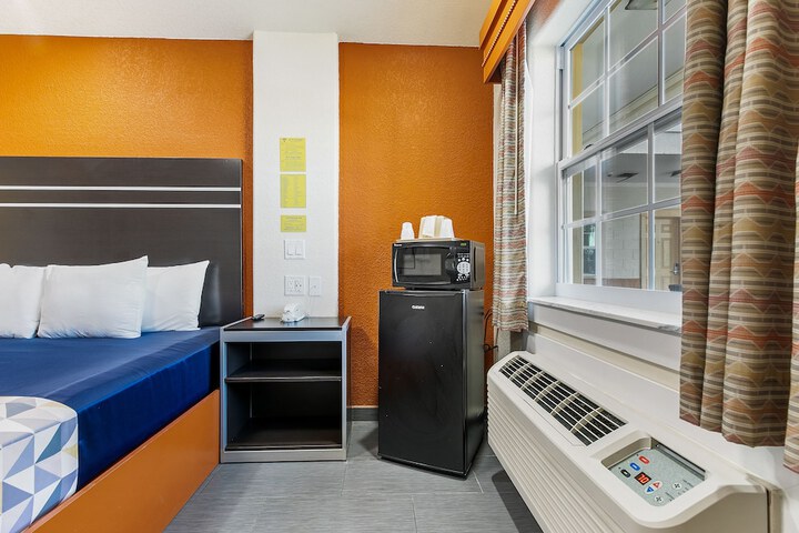 Room 19 of 79