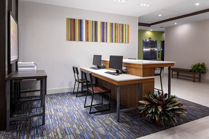 Holiday Inn Express & Suites Madison by IHG