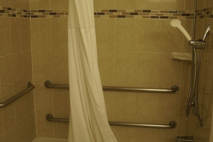 Harbor Inn & Suites