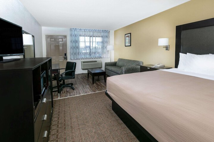 Room 12 of 32