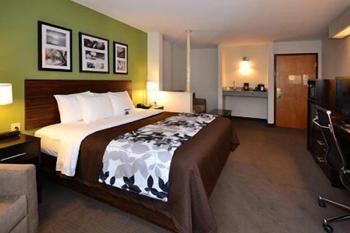 Room 35 of 59