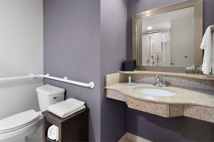Courtyard by Marriott Richmond North