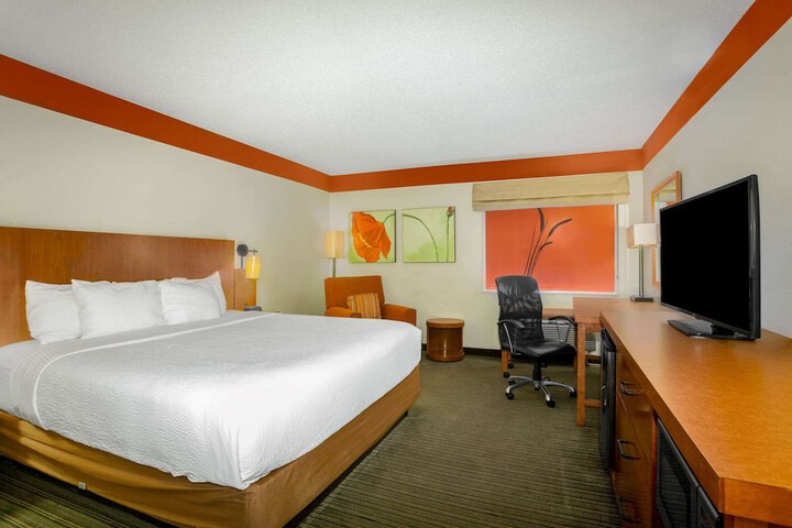 Room 8 of 30