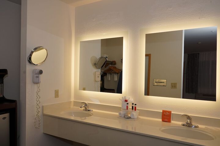 Room 45 of 76