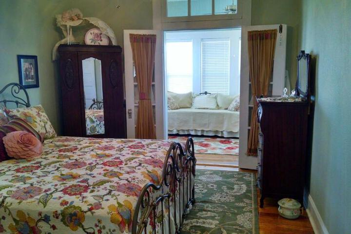 Sandstone Street Bed and Breakfast