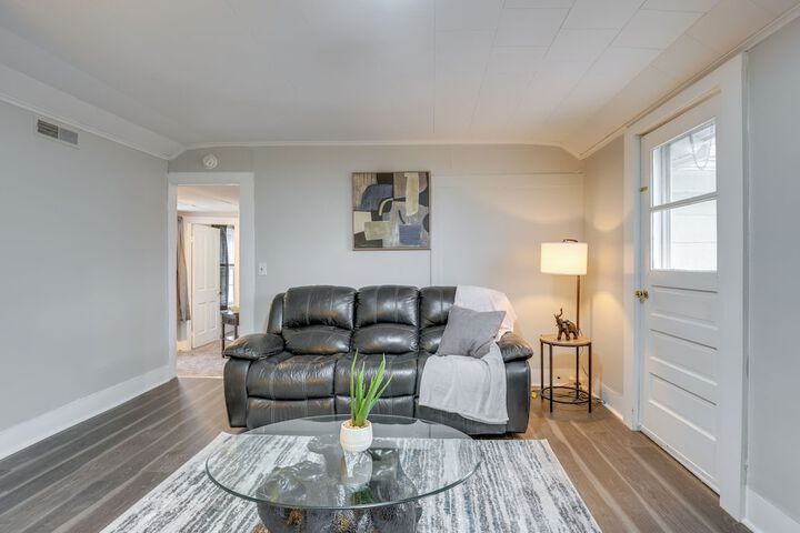 Pet-friendly Auburn Apartment w / Balcony!