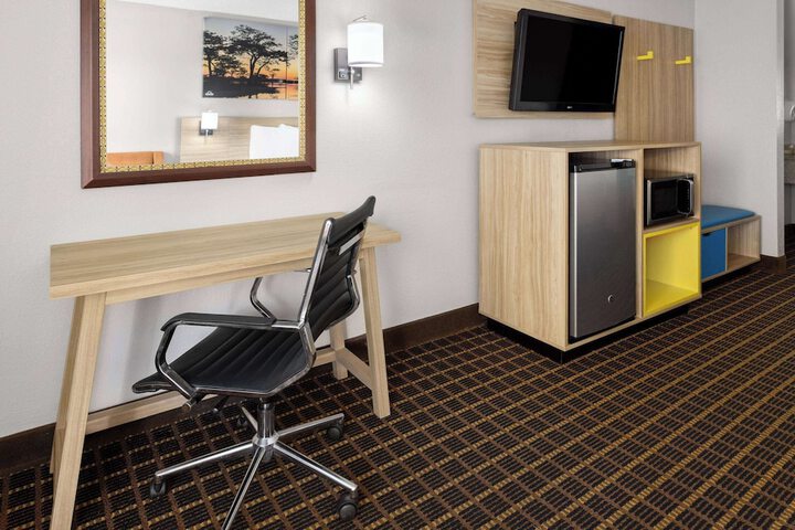 Days Inn by Wyndham Waycross