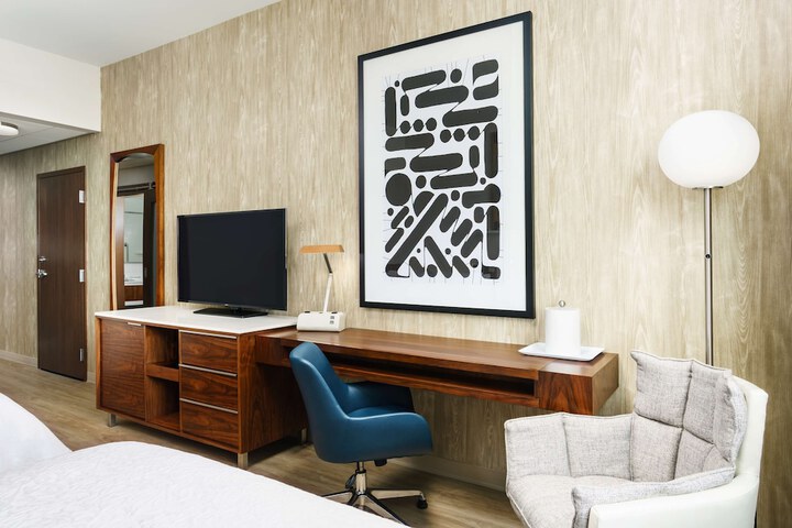 Room 27 of 48