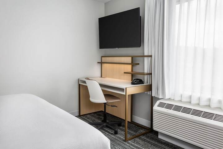 Room 13 of 25