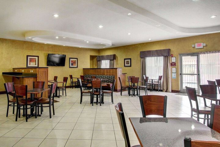 Comfort Inn & Suites Alvarado