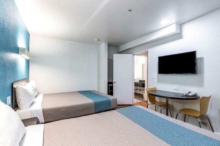 Room 14 of 37