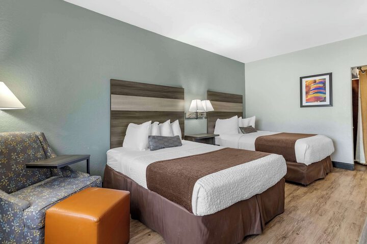 Best Western Plus Victoria Inn & Suites