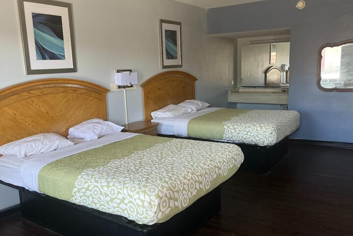 Room 6 of 16