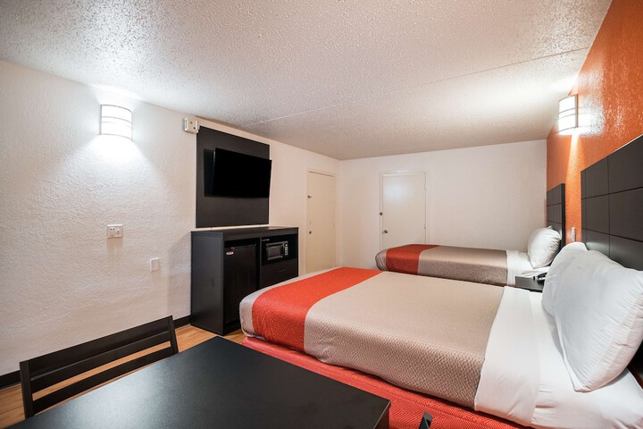 Room 16 of 33