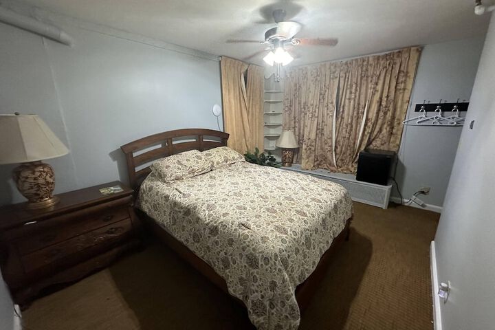Room 28 of 65