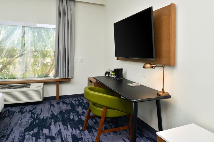 Room 28 of 38