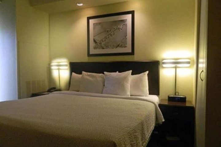 Room 9 of 20