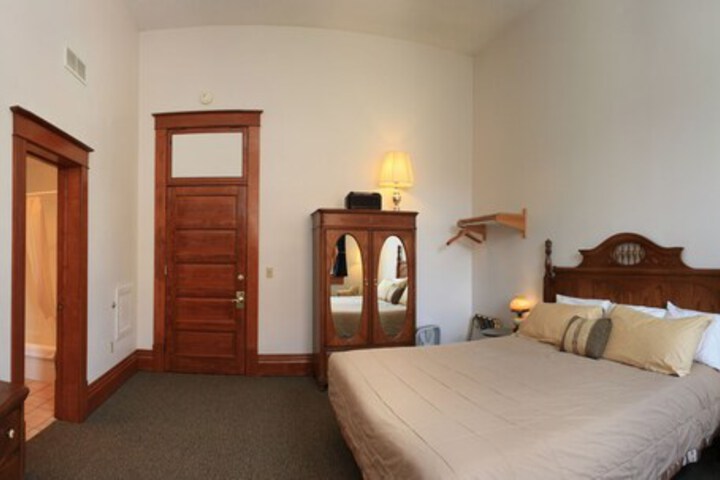 Town Hall Inn