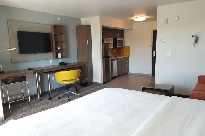 Room 13 of 33