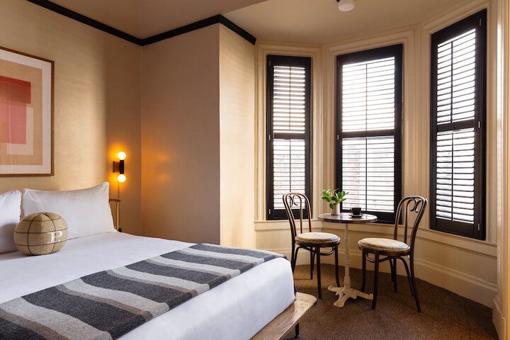 Room 32 of 53