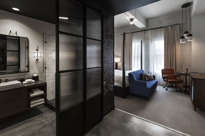 Room 30 of 61