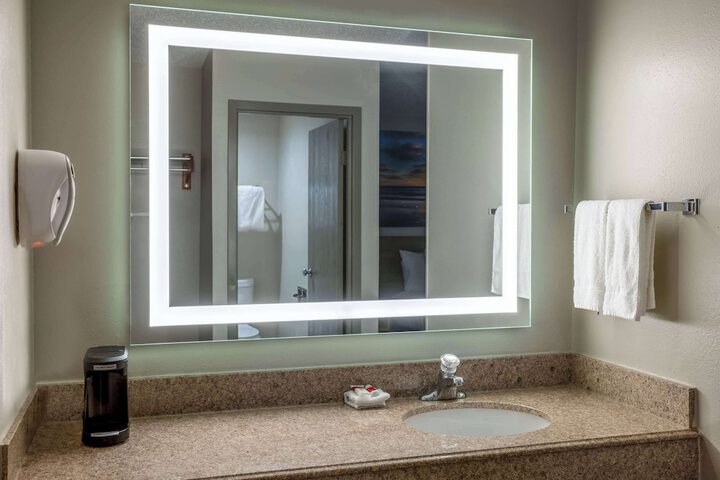 Days Inn by Wyndham Pleasant Prairie Kenosha