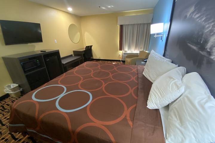 Room 28 of 34