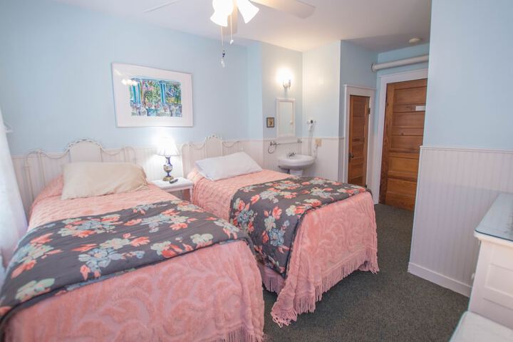 Room 133 of 162