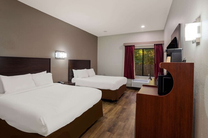 Room 11 of 28