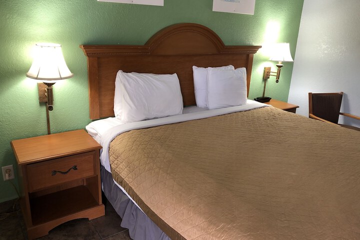 Room 12 of 19