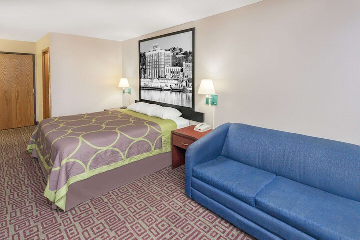 Room 9 of 18