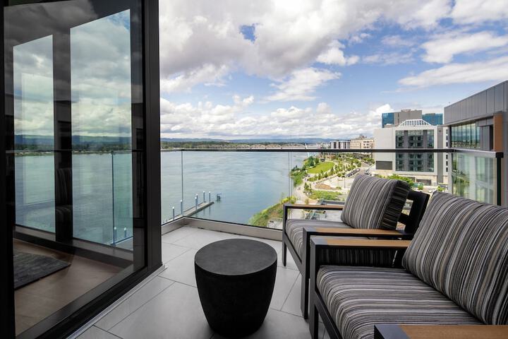 AC Hotel Vancouver Waterfront