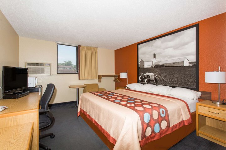 Room 8 of 22